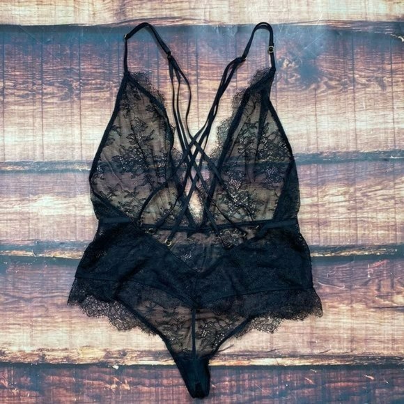 RELISTED Victorias Secret Chantilly Lace Strappy Teddy Lingerie - Picture 5 of 9